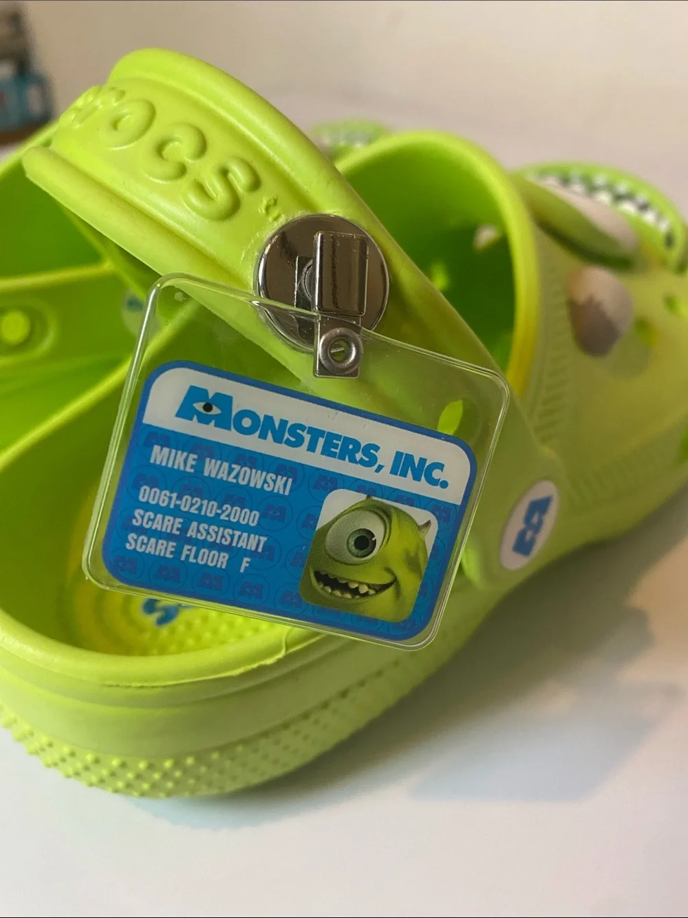 Crocs Mike Wazowski Classic Clog Kids 1 Lime Green Disney Pixar Monsters Inc